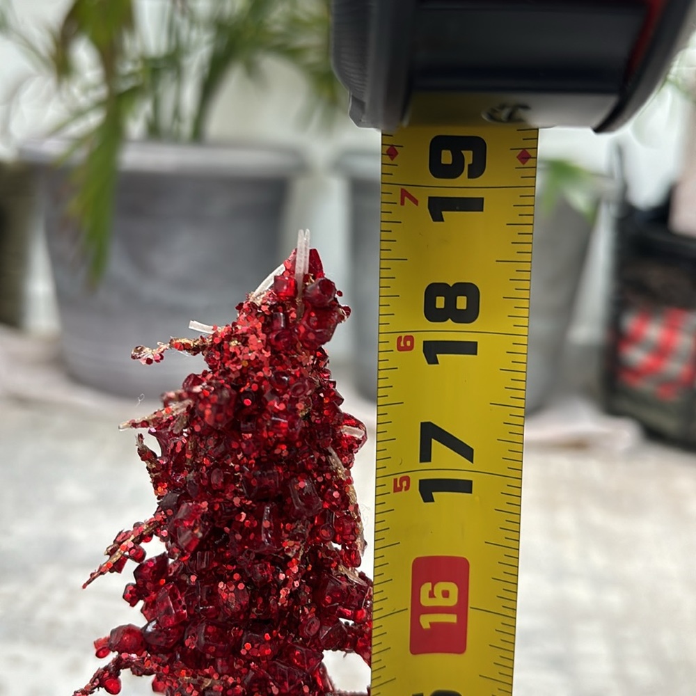 Red tree - Picture 2 of 4
